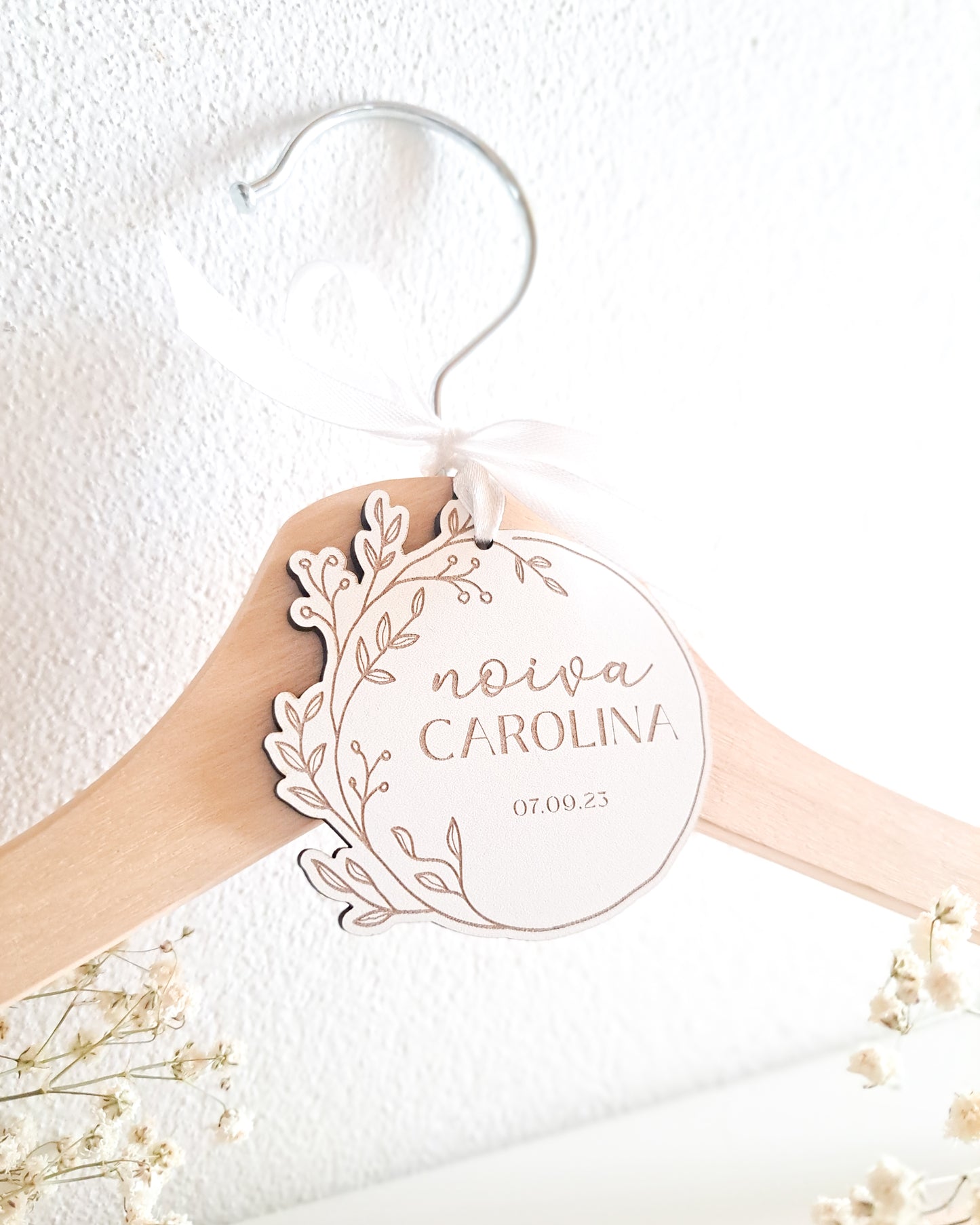 Aplicação personalizada em MDF para cabides - Noiva/Noivo