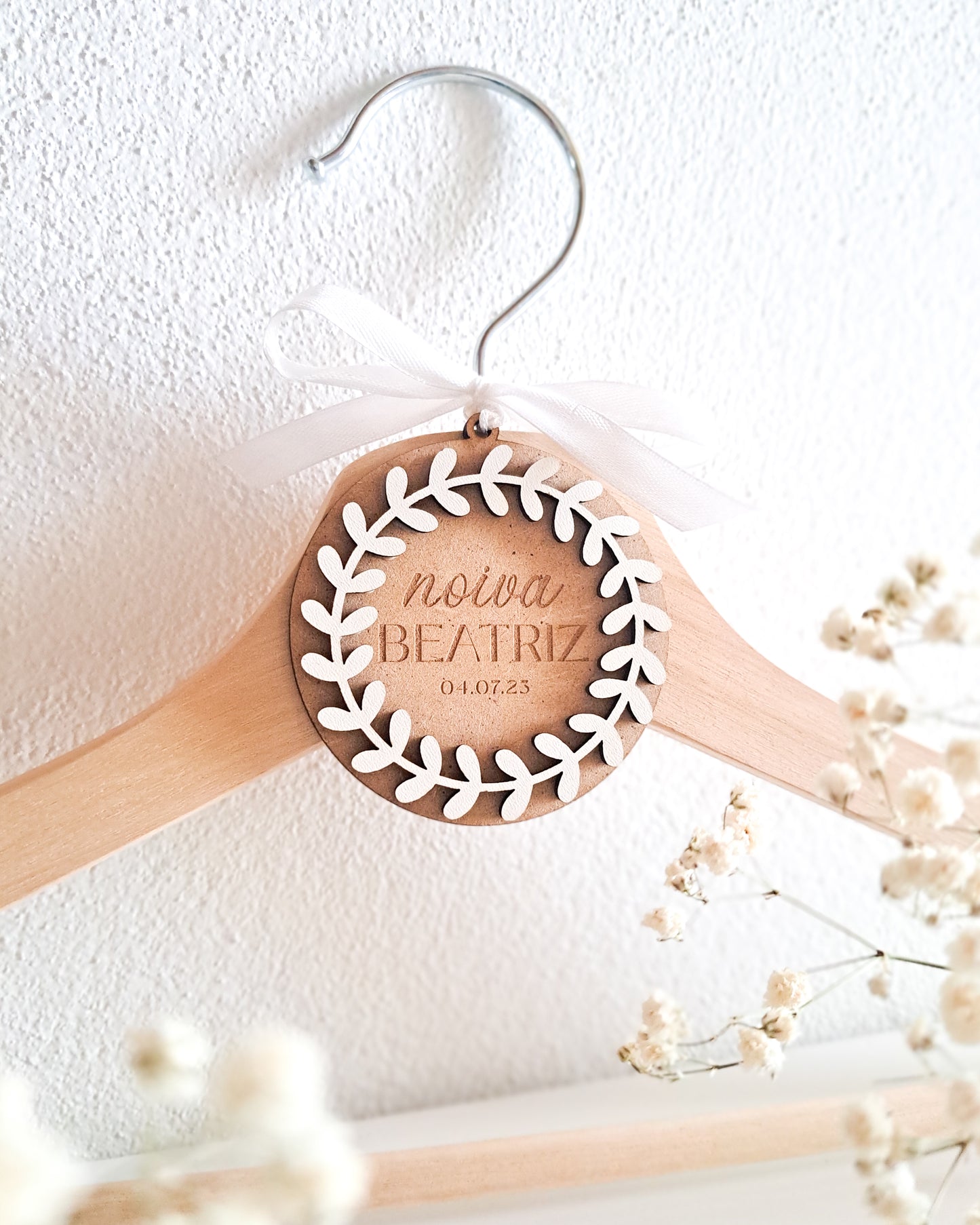 Aplicação personalizada em MDF para cabides - Noiva/Noivo