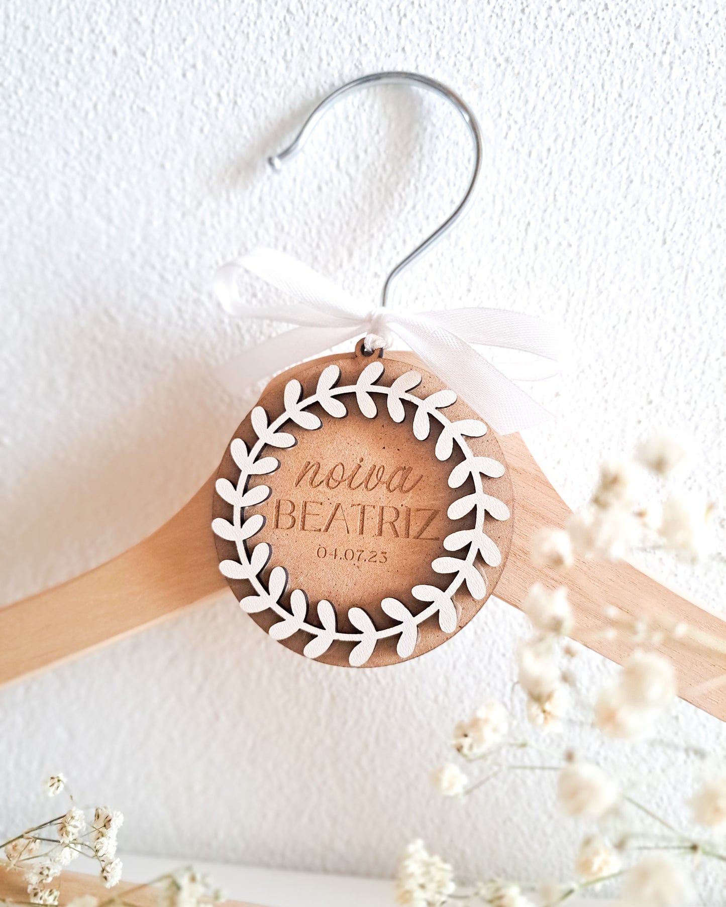 Aplicação personalizada em MDF para cabides - Noiva/Noivo