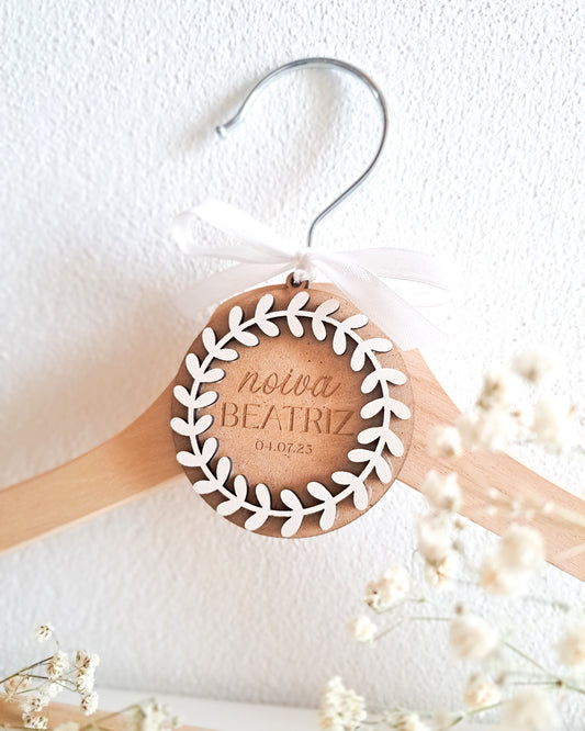 Aplicação personalizada em MDF para cabides - Noiva/Noivo