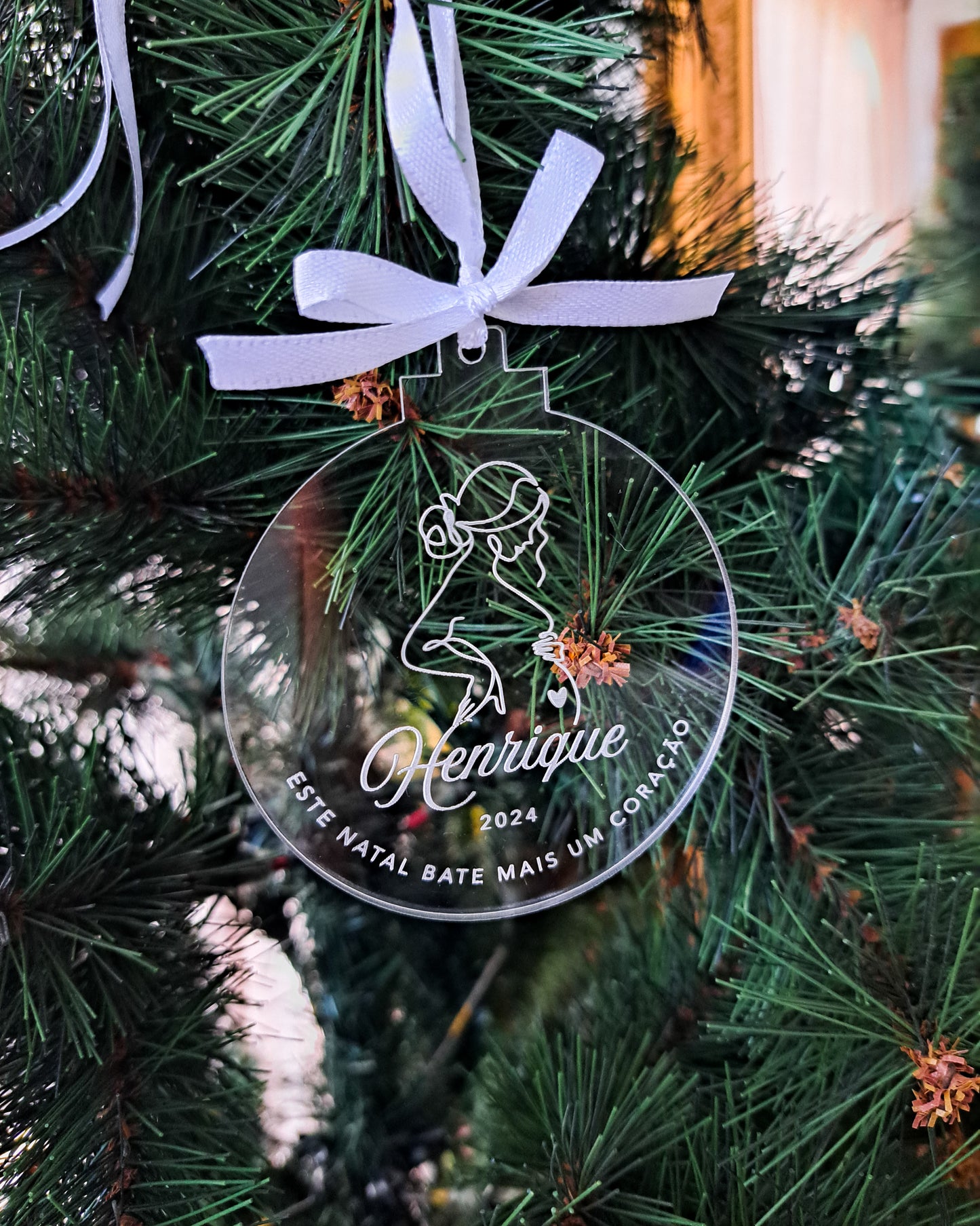 Bola de Natal Personalizado Acrílico - Este natal bate mais um coração